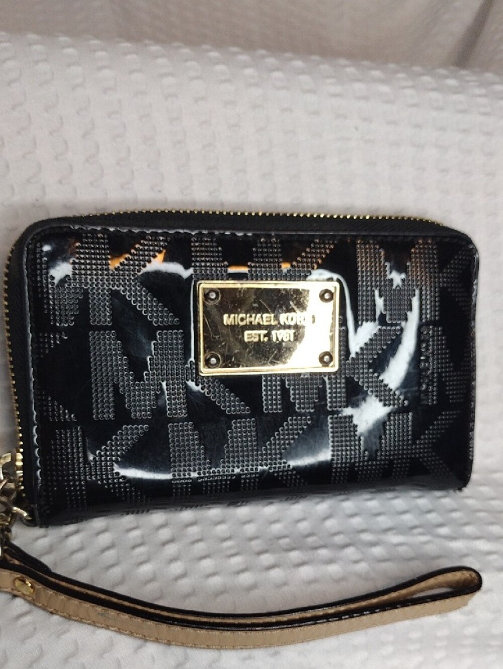 Michael Kors Est 1981  Black Patent Wristlet with Gold Hardware Detachable Strap - Picture 5 of 10